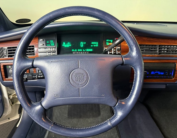 Cadillac Deville 12 of 16