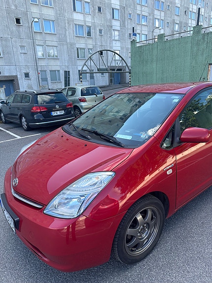 Toyota Prius 5 of 6