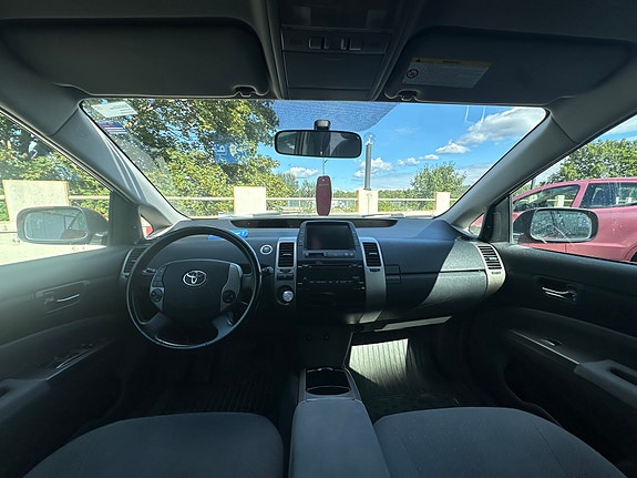 Toyota Prius 6 of 6
