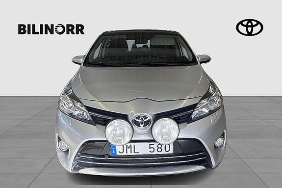 Toyota Verso 2 of 12