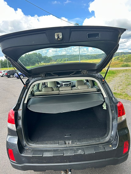 Subaru Outback 2 of 4