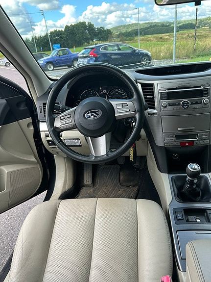 Subaru Outback 3 of 4