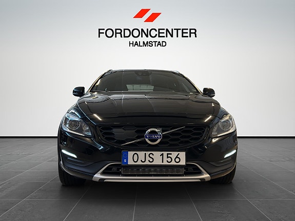 Volvo V60 Cross Country 2 of 29