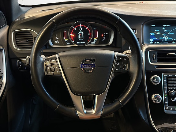 Volvo V60 Cross Country 14 of 29