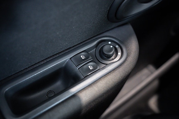 Renault Clio 26 of 30