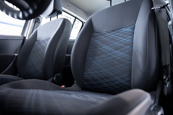 Renault Clio 28 of 30