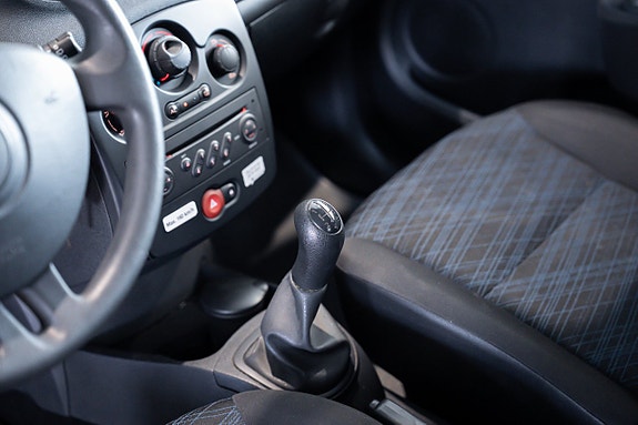 Renault Clio 18 of 30