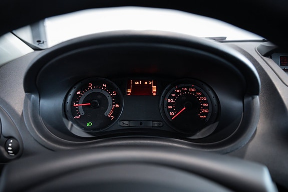 Renault Clio 19 of 30