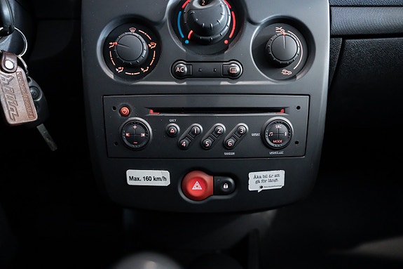 Renault Clio 23 of 30