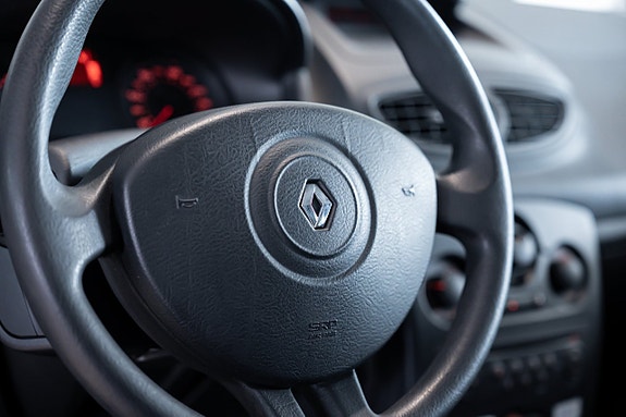 Renault Clio 17 of 30