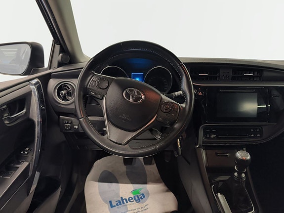 Toyota Auris 2 of 10