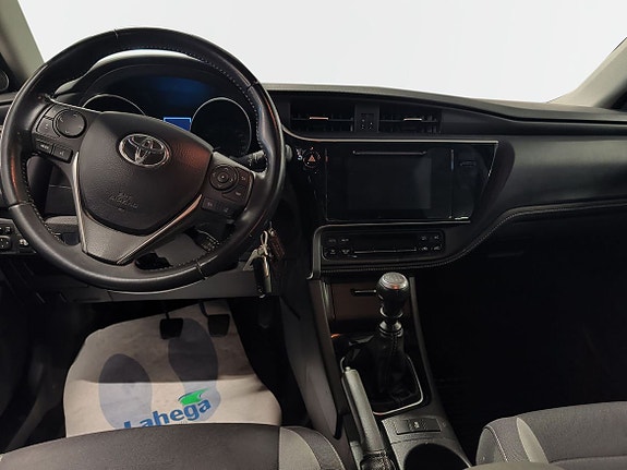 Toyota Auris 7 of 10