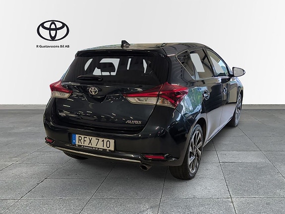 Toyota Auris 8 of 10