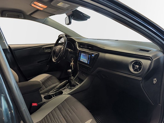 Toyota Auris 5 of 10