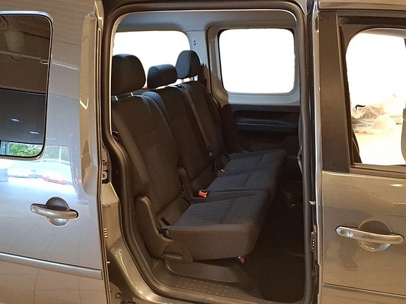 Volkswagen Caddy Maxi 9 of 11