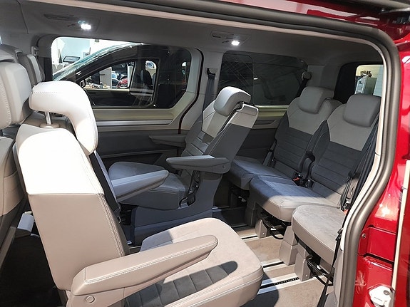 Volkswagen Multivan 9 of 18