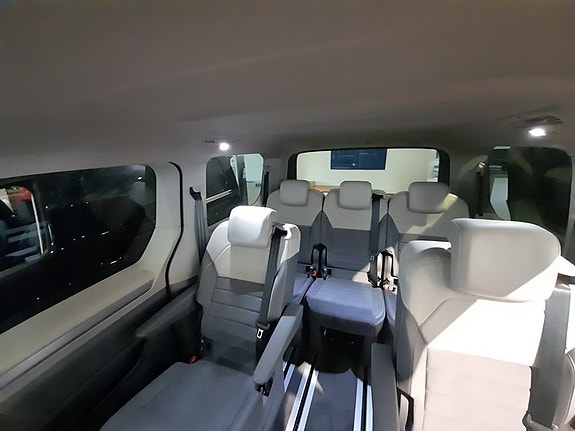 Volkswagen Multivan 6 of 18
