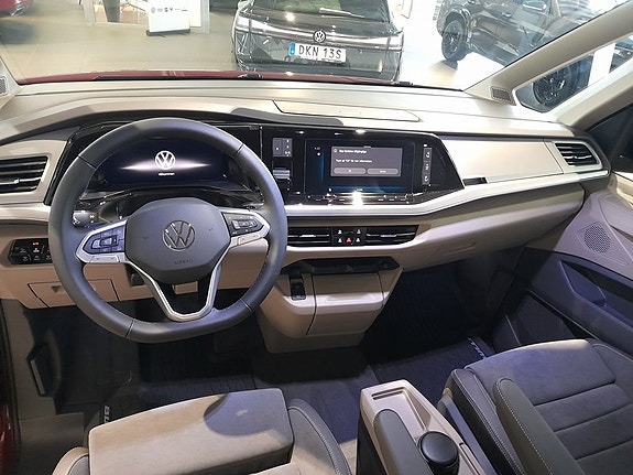 Volkswagen Multivan 7 of 18
