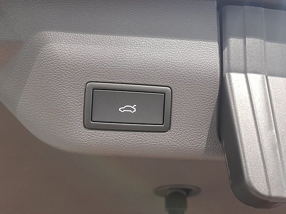 Volkswagen Multivan 5 of 18