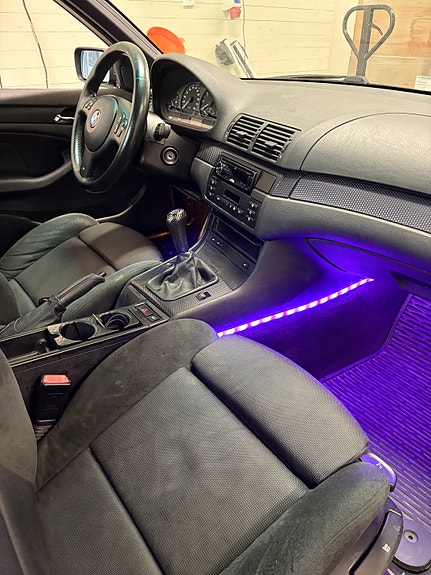 BMW 320i 3 of 6