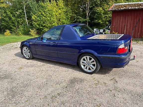 BMW 320i 4 of 6