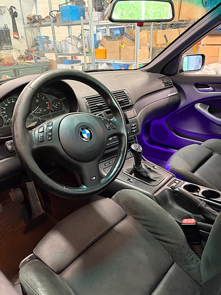 BMW 320i 5 of 6