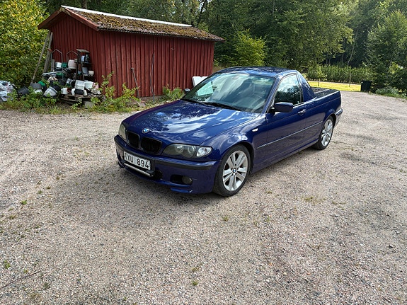 BMW 320i 2 of 6