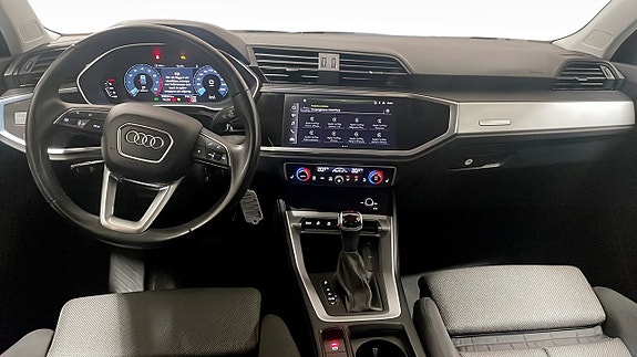 Audi Q3 10 of 12
