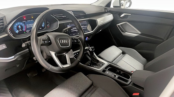 Audi Q3 7 of 12