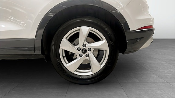 Audi Q3 6 of 12