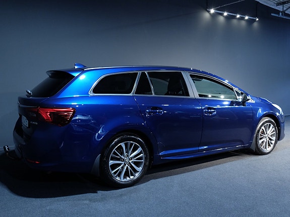 Toyota Avensis 3 of 9