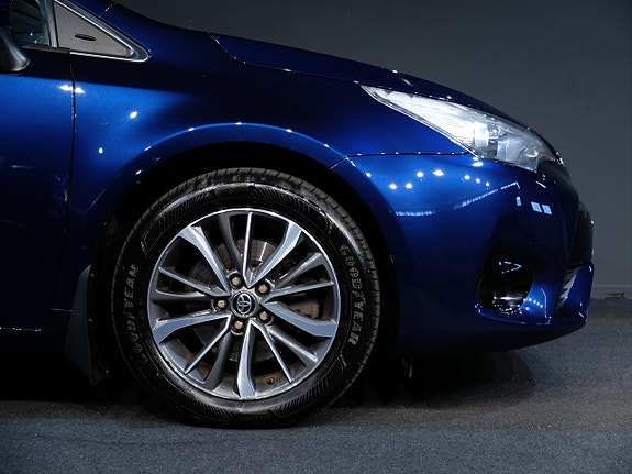 Toyota Avensis 4 of 9