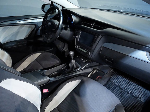 Toyota Avensis 6 of 9