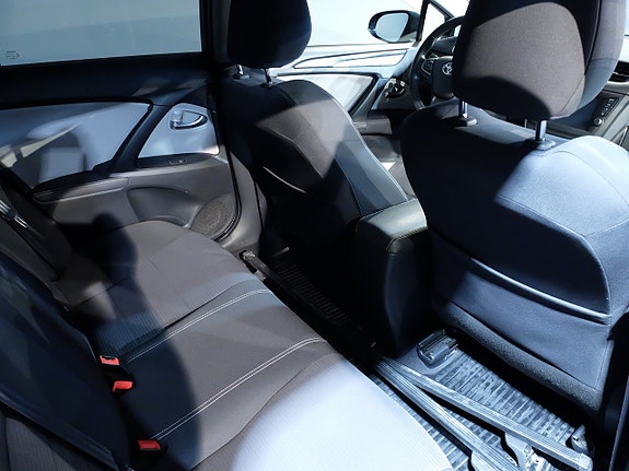 Toyota Avensis 7 of 9