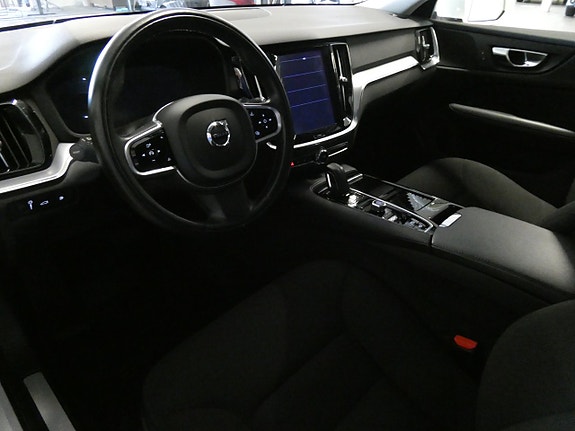 Volvo V60 13 of 27
