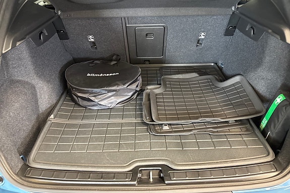 Volvo EX40 17 of 25