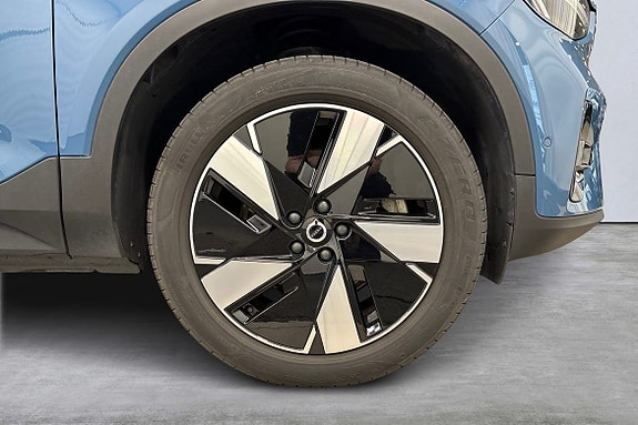 Volvo EX40 21 of 25
