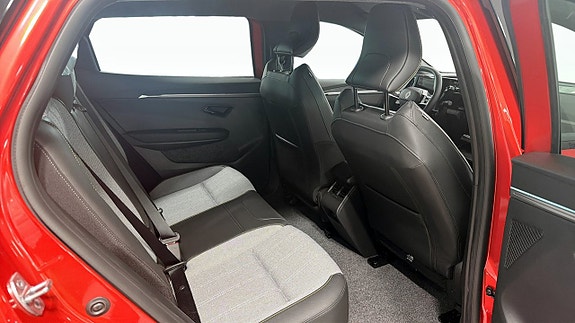 Renault Scenic E-Tech 5 of 9