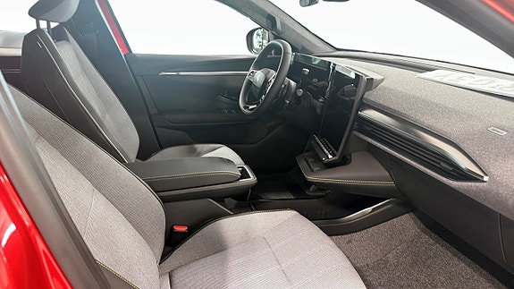 Renault Scenic E-Tech 3 of 9