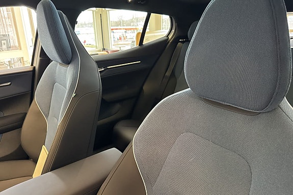 Volvo EX30 18 of 24