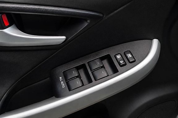 Toyota Prius Plug-in Hybrid 14 of 27
