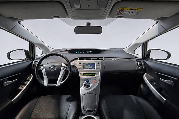 Toyota Prius Plug-in Hybrid 12 of 27