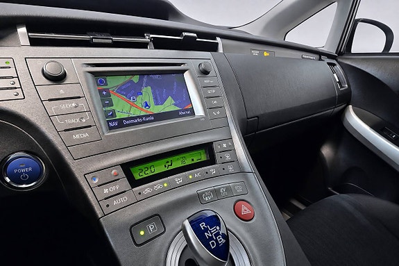 Toyota Prius Plug-in Hybrid 25 of 27