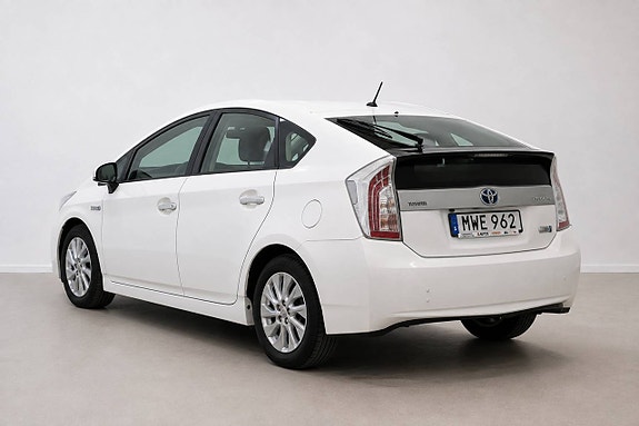 Toyota Prius Plug-in Hybrid 5 of 27