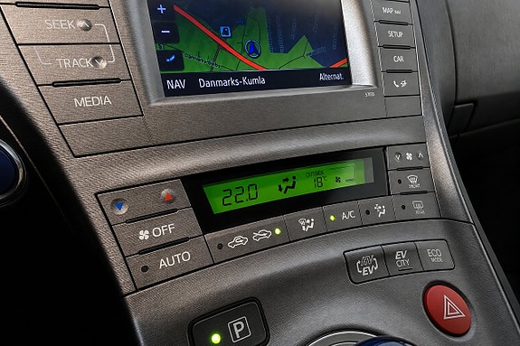 Toyota Prius Plug-in Hybrid 20 of 27