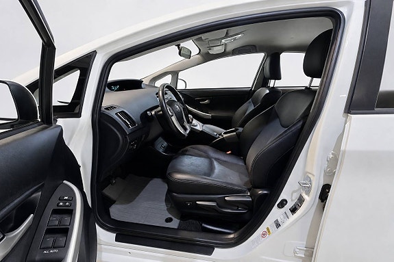 Toyota Prius Plug-in Hybrid 11 of 27