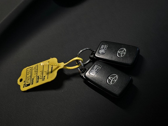 Toyota Prius Plug-in Hybrid 24 of 27
