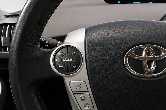 Toyota Prius Plug-in Hybrid 17 of 27