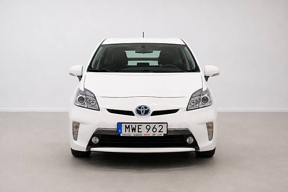 Toyota Prius Plug-in Hybrid 3 of 27