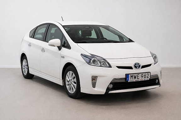 Toyota Prius Plug-in Hybrid 9 of 27